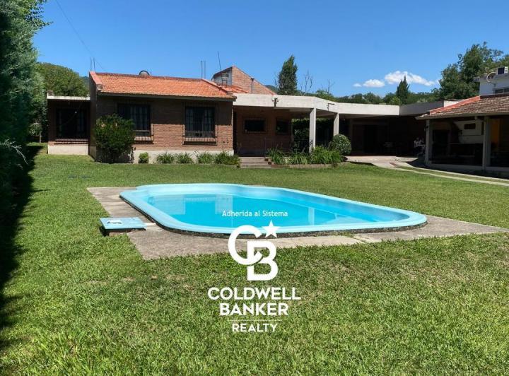 Casa · 233m² · 8 Ambientes · 2 Cocheras