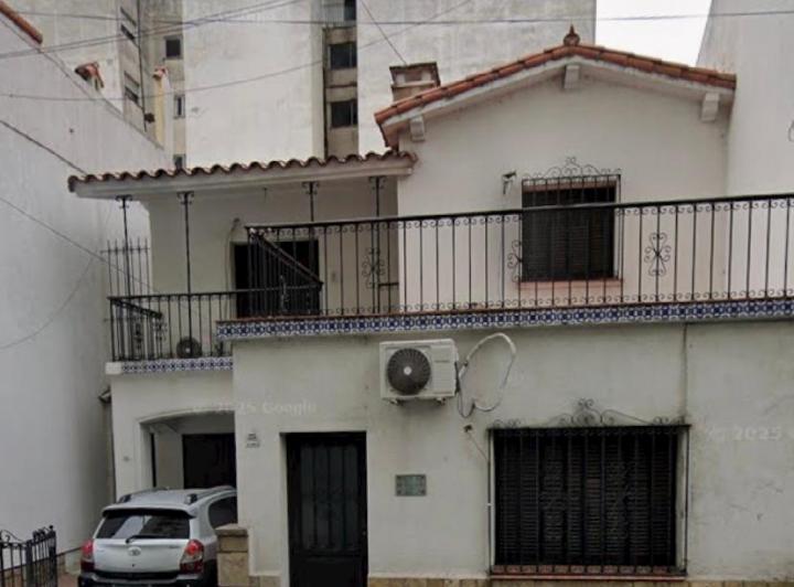 Casa · 280m² · 8 Ambientes · 1 Cochera
