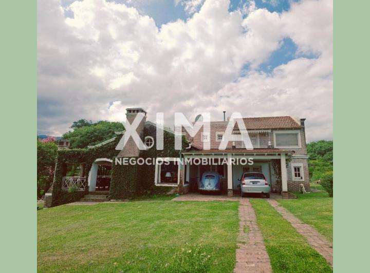 Casa · 4446m² · 6 Dormitorios · 2 Cocheras