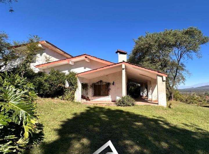 Casa · 280m² · 4 Dormitorios