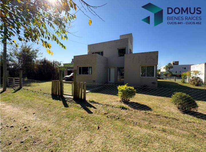 Casa · 200m² · 3 Dormitorios · 2 Cocheras