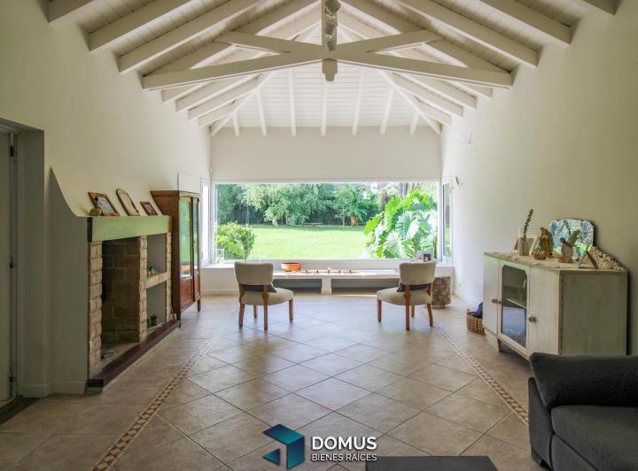 Casa · 271m² · 4 Dormitorios · 2 Cocheras