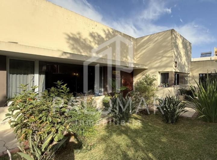 Casa · 220m² · 5 Ambientes · 1 Cochera