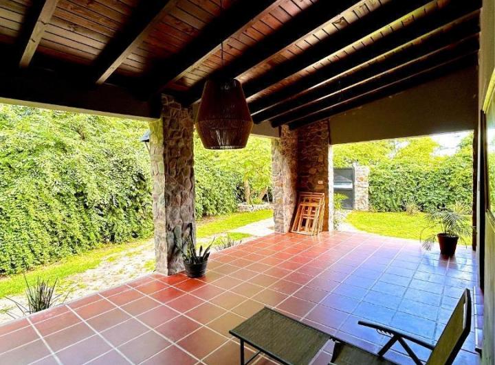Casa · 280m² · 4 Ambientes · 2 Cocheras
