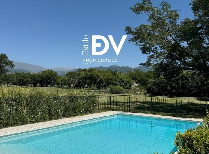 Casa · 437m² · 6 Ambientes · 2 Cocheras