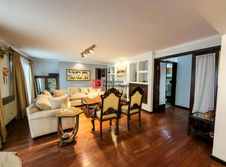 Casa · 370m² · 7 Ambientes · 1 Cochera