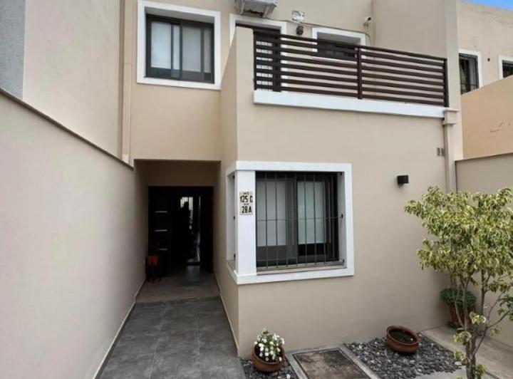 Casa · 130m² · 4 Ambientes · 2 Cocheras