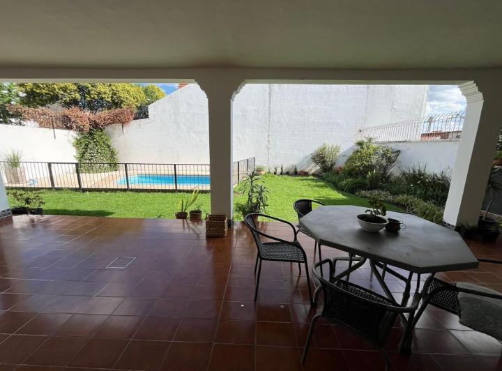 Casa · 277m² · 7 Ambientes · 2 Cocheras