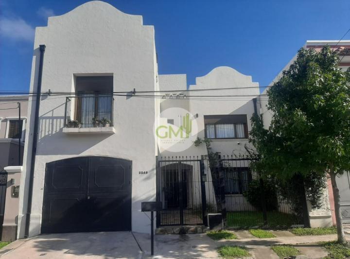 Casa · 260m² · 6 Ambientes · 2 Cocheras
