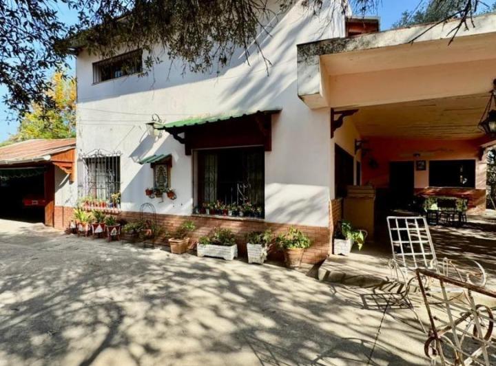 Casa · 250m² · 5 Ambientes · 5 Cocheras