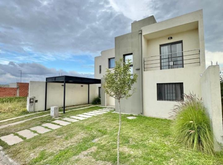 Casa · 160m² · 5 Ambientes · 1 Cochera
