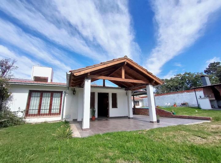 Casa · 250m² · 3 Ambientes · 3 Cocheras