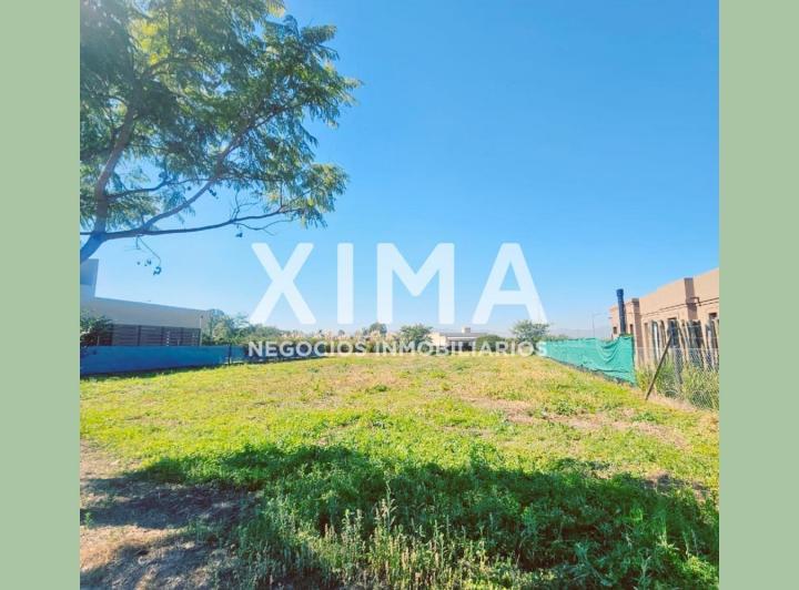Terreno · 865m²
