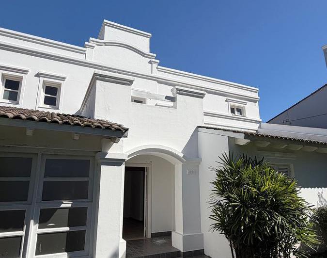 Casa · 230m² · 10 Ambientes · 1 Cochera