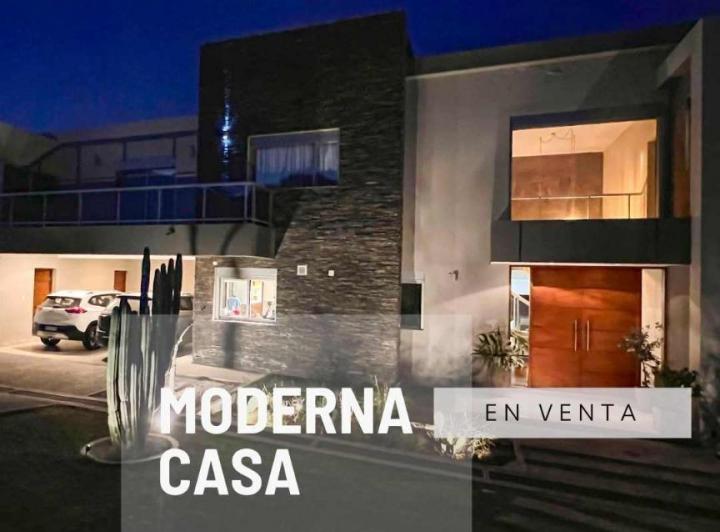 Casa · 700m² · 5 Ambientes · 7 Cocheras
