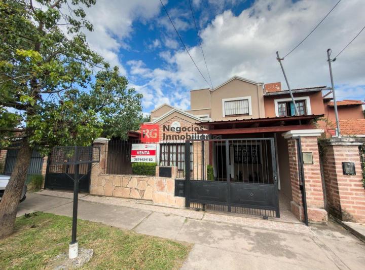 Casa · 169m² · 6 Ambientes · 2 Cocheras