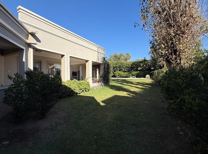 Casa · 390m² · 5 Ambientes · 4 Cocheras