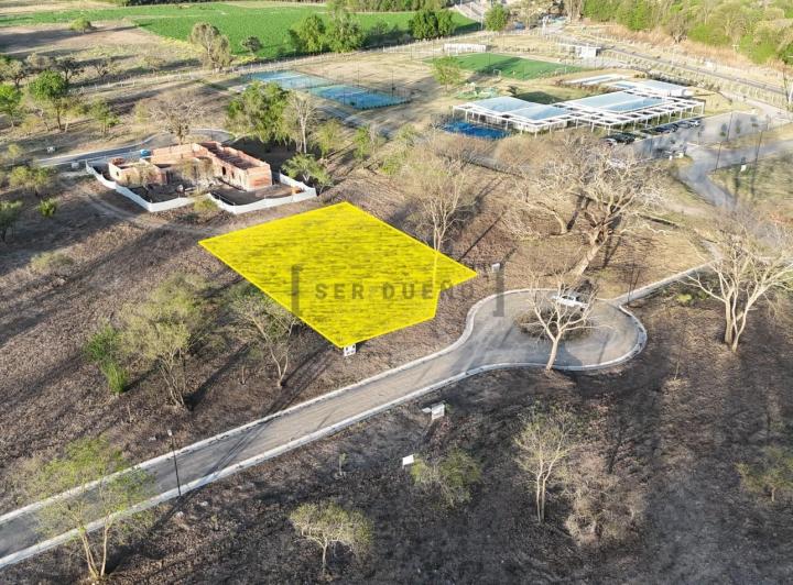 Terreno · 1492m²