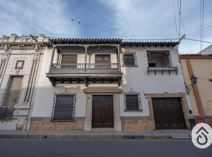 Casa · 361m² · 10 Ambientes · 1 Cochera