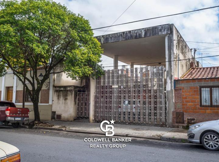 Casa · 238m² · 6 Ambientes · 1 Cochera