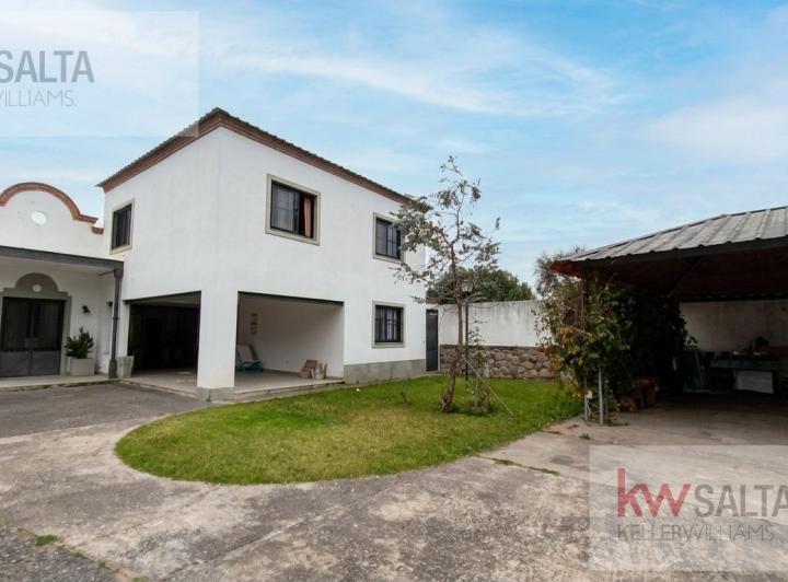 Casa · 300m² · 3 Dormitorios · 2 Cocheras