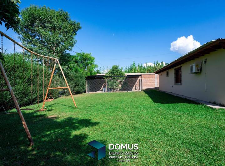 Casa · 180m² · 5 Dormitorios · 3 Cocheras
