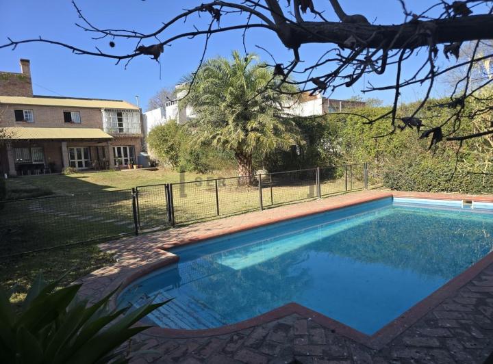 Casa · 250m² · 5 Ambientes
