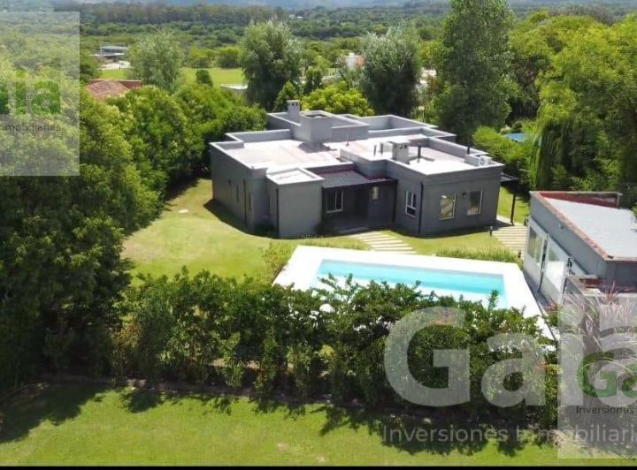 Casa · 271m² · 6 Ambientes · 2 Cocheras