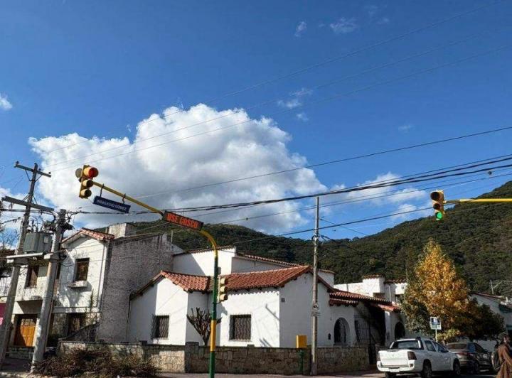 Casa · 293m² · 9 Ambientes · 1 Cochera
