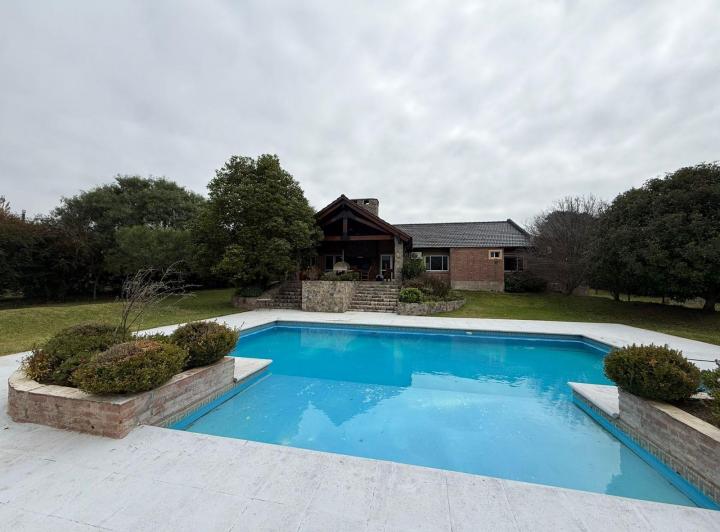 Casa · 398m² · 5 Ambientes · 2 Cocheras
