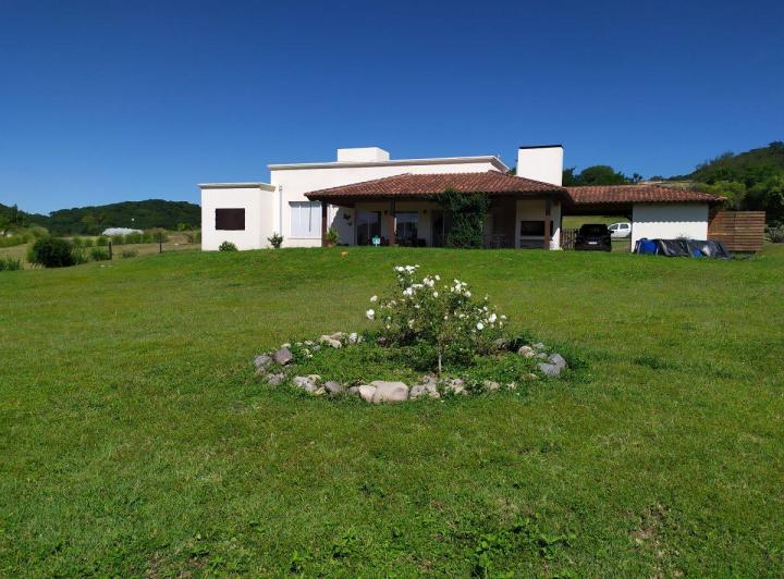 Casa · 238m² · 5 Ambientes · 2 Cocheras