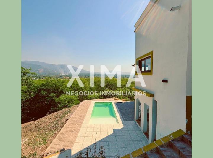 Casa · 2800m² · 5 Dormitorios · 2 Cocheras