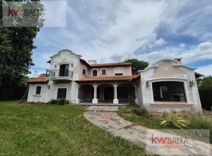 Casa · 300m² · 7 Ambientes · 1 Cochera