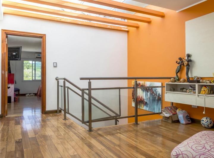 Casa · 240m² · 7 Ambientes · 2 Cocheras