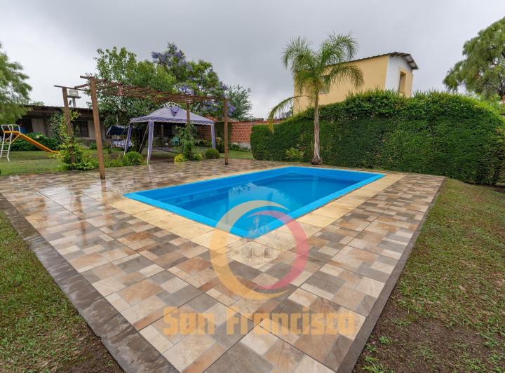 Casa · 230m² · 4 Ambientes · 1 Cochera