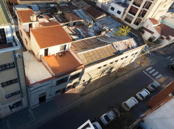 Casa · 320m² · 6 Dormitorios