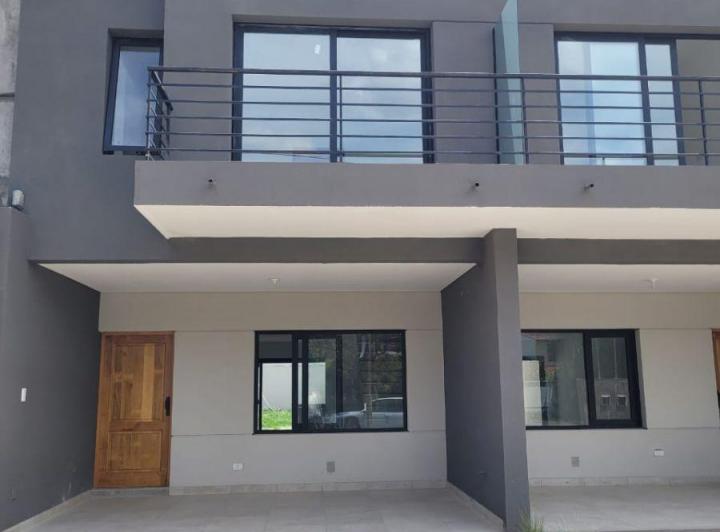Casa · 140m² · 4 Ambientes · 1 Cochera