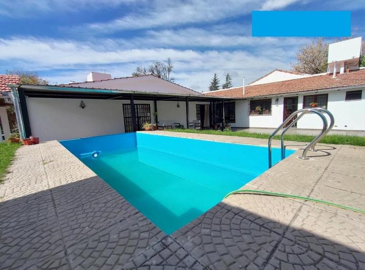 Casa · 350m² · 4 Ambientes · 2 Cocheras