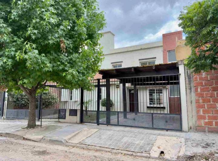 Casa · 170m² · 5 Ambientes · 2 Cocheras