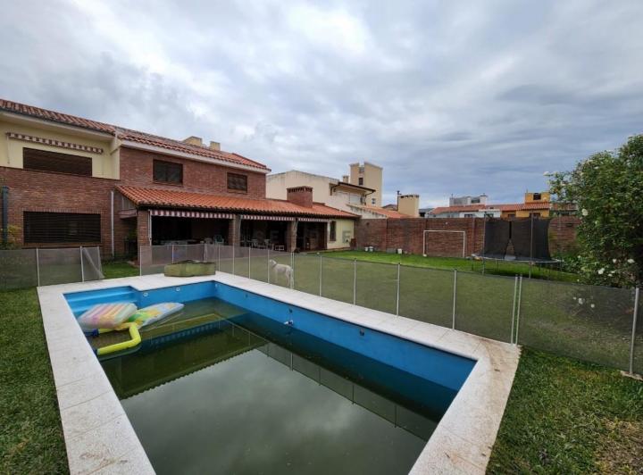 Casa · 376m² · 4 Ambientes · 2 Cocheras