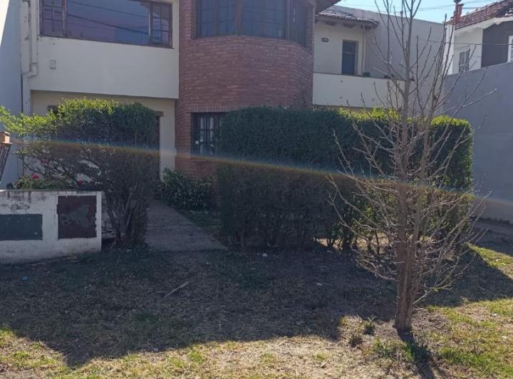 Casa · 200m² · 5 Ambientes · 1 Cochera