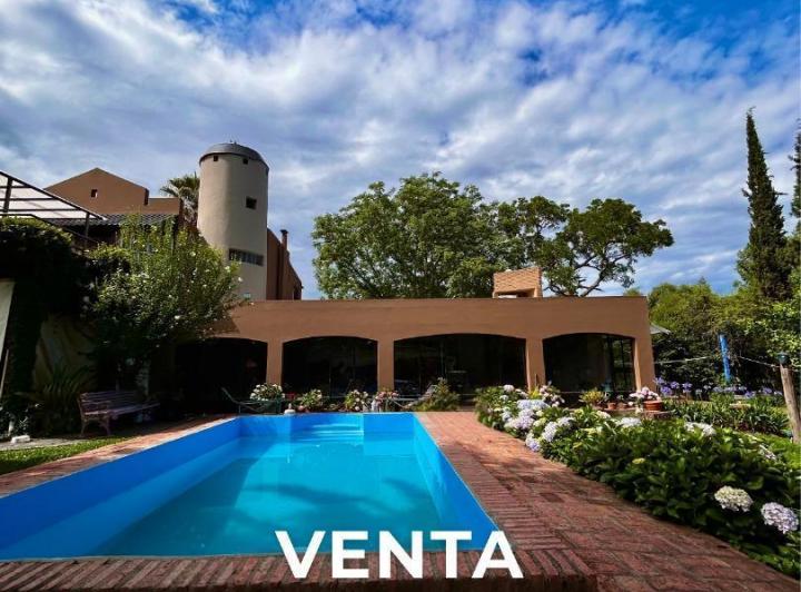 Casa · 250m² · 6 Ambientes · 2 Cocheras