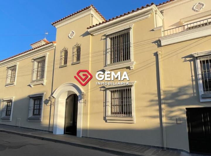 Casa · 698m² · 10 Ambientes · 3 Cocheras
