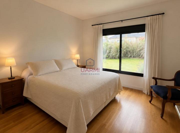 Casa · 251m² · 7 Ambientes · 2 Cocheras