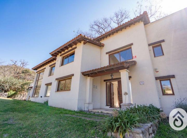 Casa · 296m² · 8 Ambientes