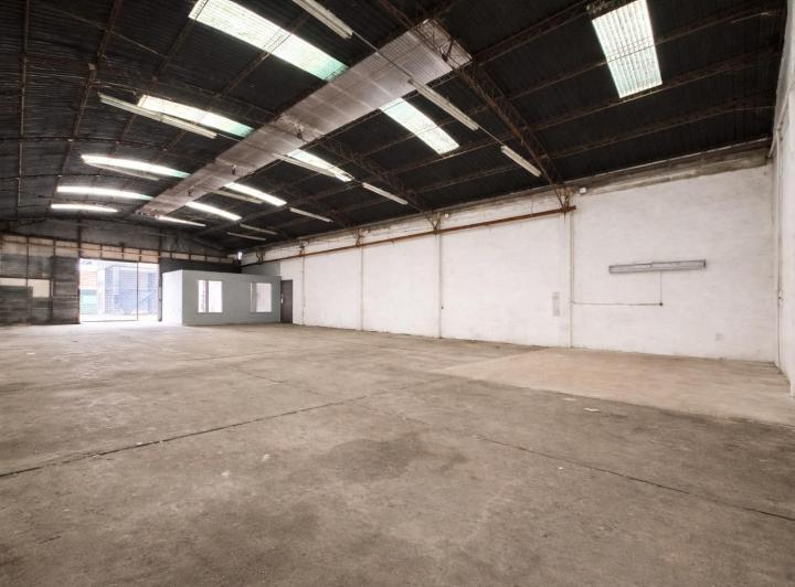 Bodega-Galpón · 465m² · 5 Ambientes