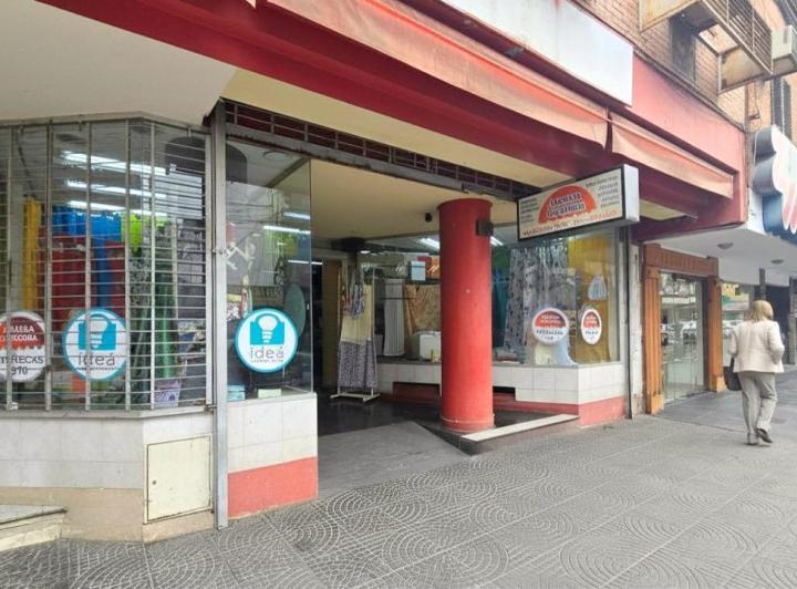 Local comercial · 451m²