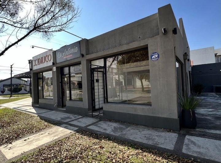 Local comercial · 23m² · 1 Ambiente · 1 Cochera