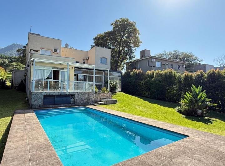 Casa · 410m² · 7 Ambientes · 2 Cocheras