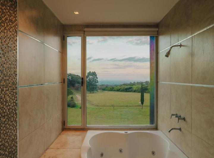 Casa · 550m² · 10 Ambientes · 12 Cocheras